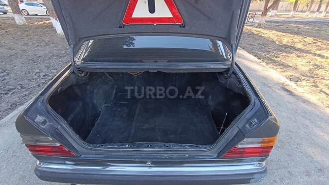 Mercedes E 250 1990, 781,000 km - 2.5 l - Sumqayıt
