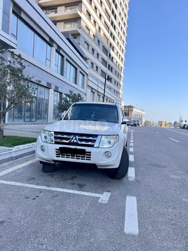 Mitsubishi Pajero 2013, 130,000 km - 3.8 l - Bakı