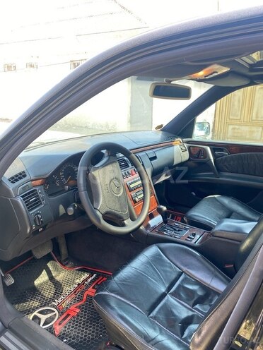 Mercedes E 220 1998, 317,000 km - 2.2 l - Bakı