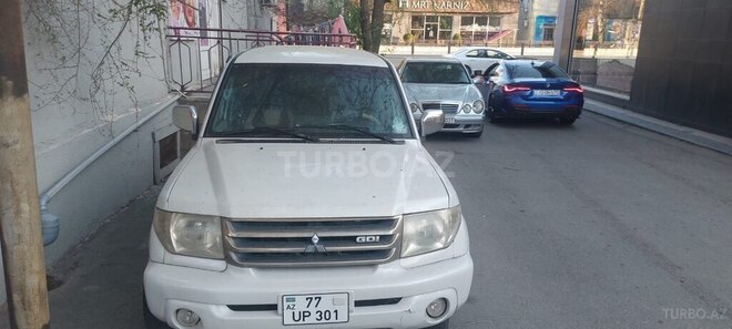 Mitsubishi Pajero io 2001, 230,000 km - 2.0 l - Bakı