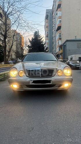 Mercedes E 220 d 2001, 332,000 km - 2.2 л - Bakı