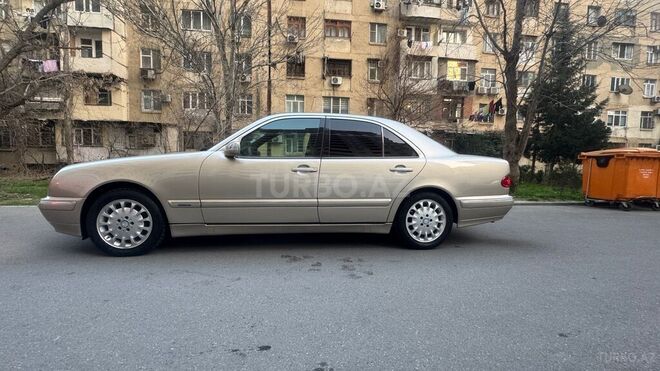Mercedes E 220 d 2001, 332,000 km - 2.2 л - Bakı