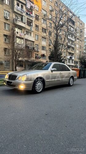 Mercedes E 220 d 2001, 332,000 km - 2.2 л - Bakı