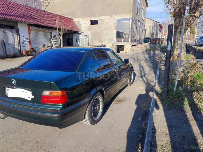BMW 318 1993, 333,500 km - 1.8 l - Qax