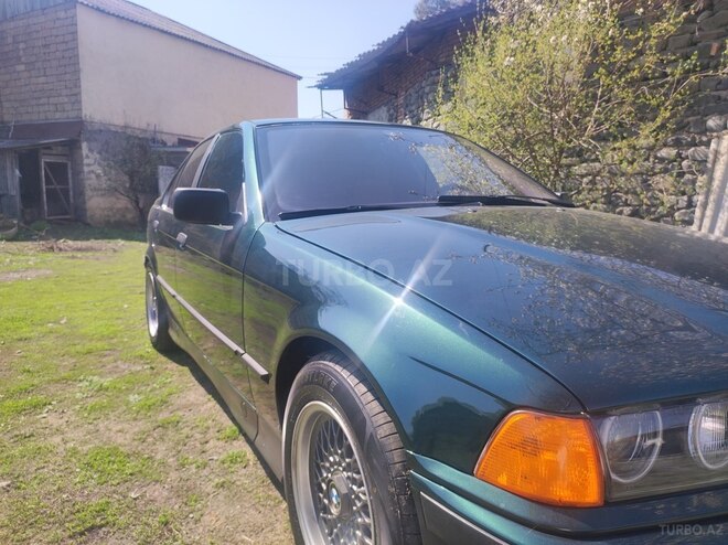 BMW 318 1993, 333,500 km - 1.8 l - Qax