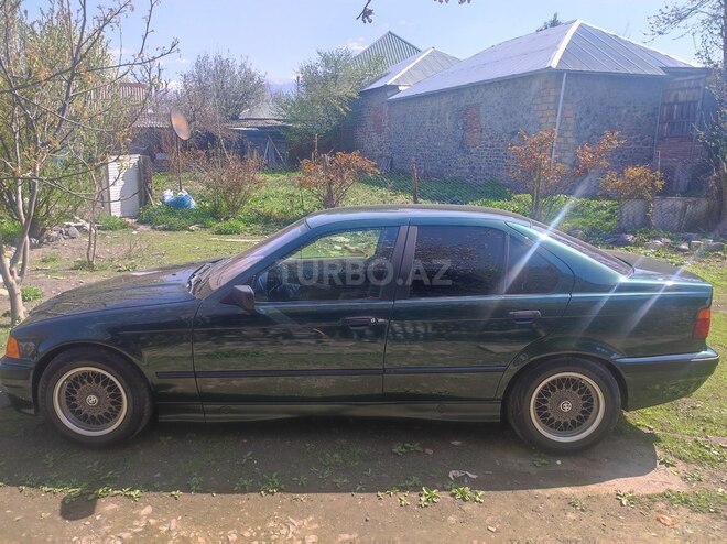 BMW 318 1993, 333,500 km - 1.8 l - Qax