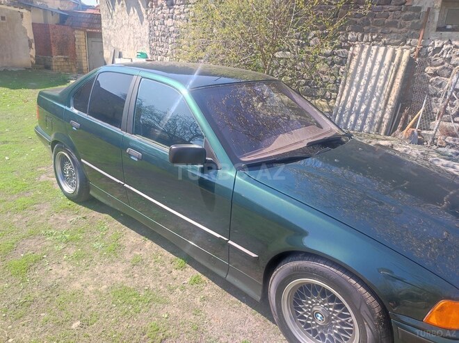 BMW 318 1993, 333,500 km - 1.8 l - Qax