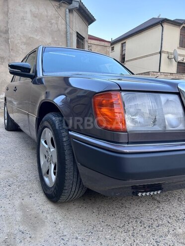 Mercedes E 200 1993, 282,000 km - 2.0 l - Bakı