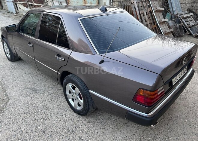 Mercedes E 200 1993, 282,000 km - 2.0 l - Bakı
