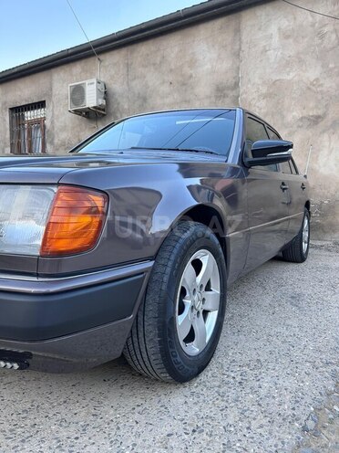 Mercedes E 200 1993, 282,000 km - 2.0 l - Bakı