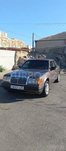 Mercedes E 200 1993, 282,000 km - 2.0 l - Bakı