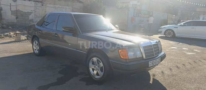 Mercedes E 200 1993, 282,000 km - 2.0 l - Bakı