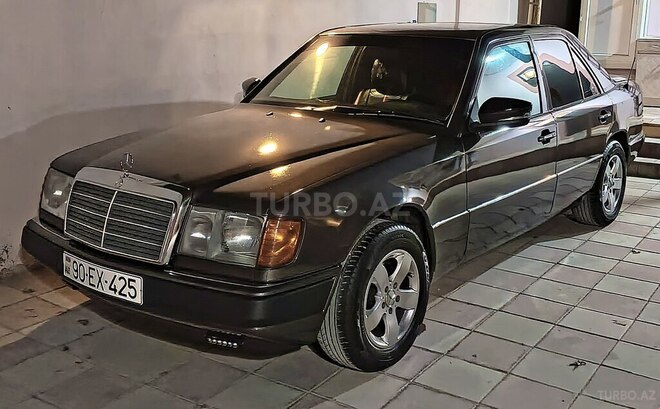 Mercedes E 200 1993, 282,000 km - 2.0 l - Bakı