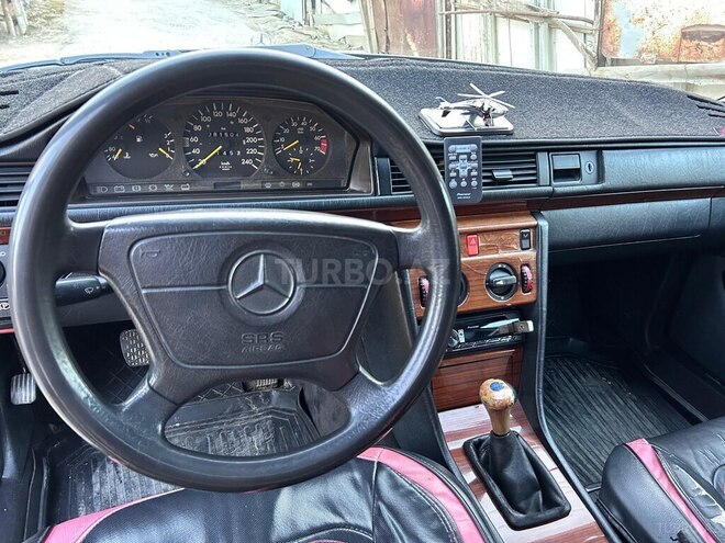 Mercedes E 200 1993, 282,000 km - 2.0 l - Bakı