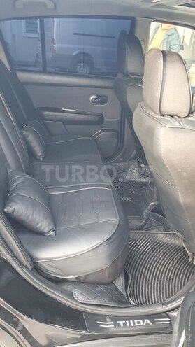 Nissan Tiida-11