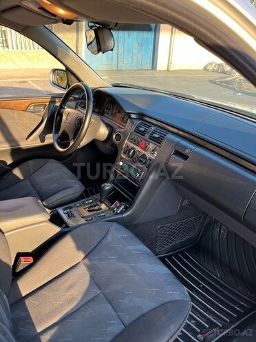 Mercedes E 240 1999, 350,000 km - 2.4 l - Ağdaş