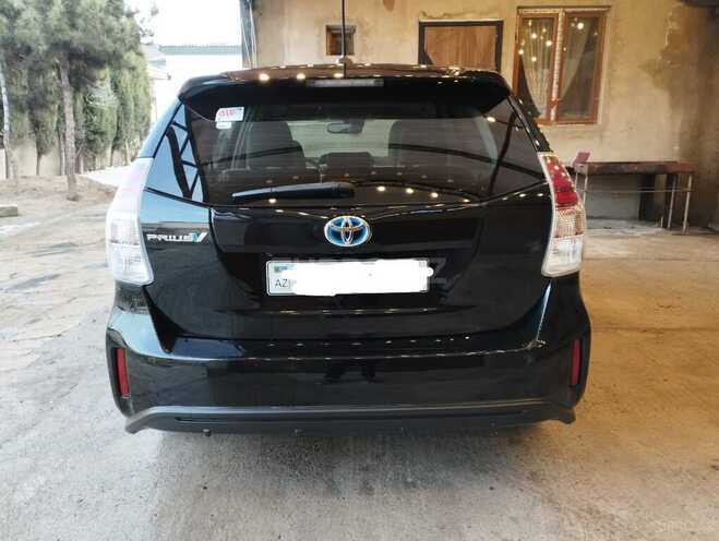 Toyota Prius V 2018, 65,000 km - 1.8 l - Bakı