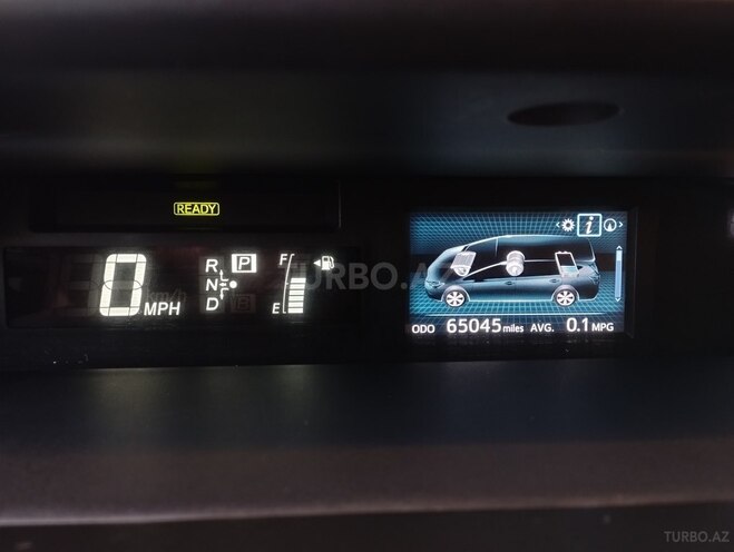 Toyota Prius V 2018, 65,000 km - 1.8 l - Bakı