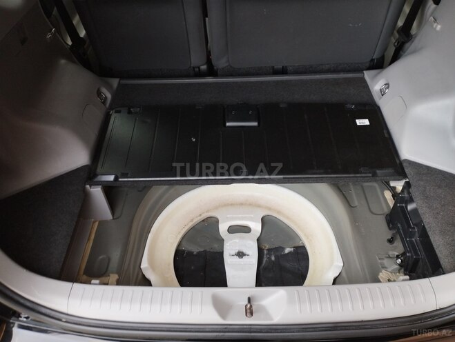 Toyota Prius V 2018, 65,000 km - 1.8 l - Bakı
