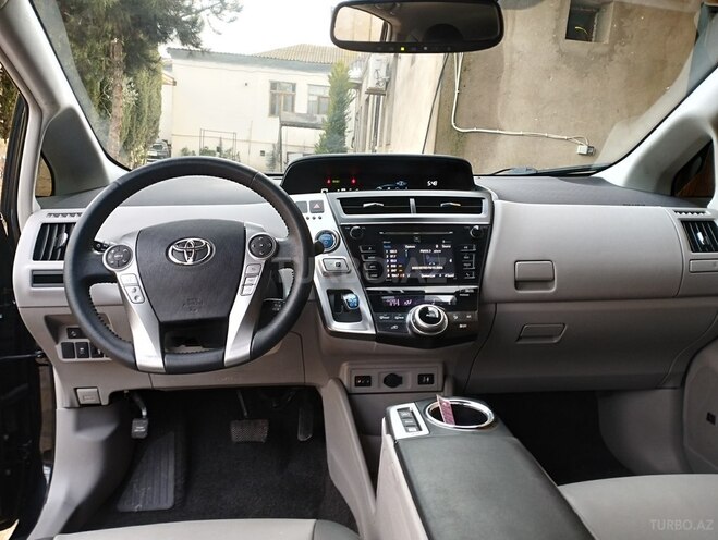 Toyota Prius V 2018, 65,000 km - 1.8 l - Bakı
