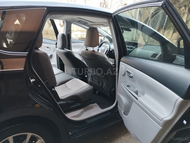 Toyota Prius V 2018, 65,000 km - 1.8 l - Bakı