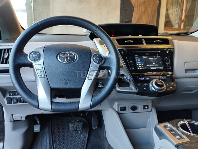 Toyota Prius V 2018, 65,000 km - 1.8 l - Bakı