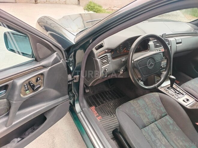 Mercedes E 240 1998, 370,000 km - 2.4 l - Göyçay