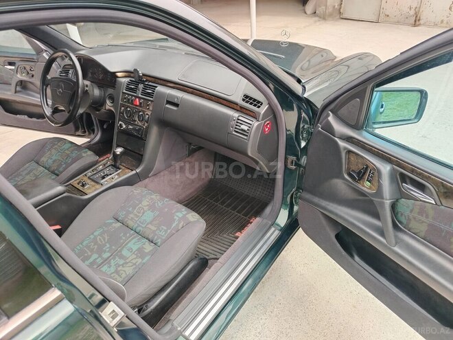 Mercedes E 240 1998, 370,000 km - 2.4 l - Göyçay