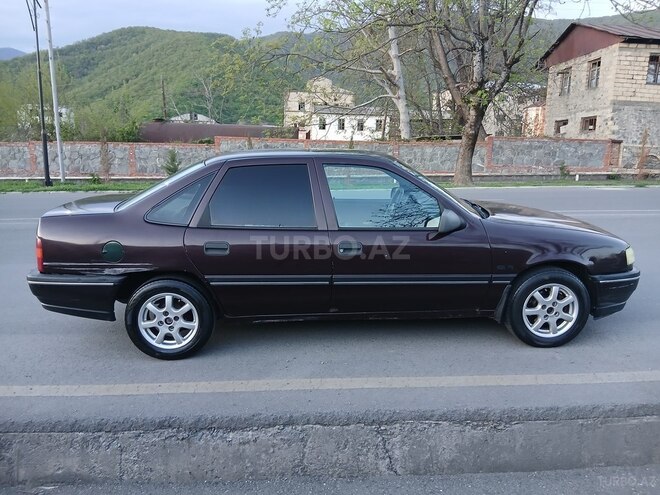 Opel Vectra 1992, 346,751 km - 1.8 l - Qax