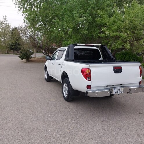 Mitsubishi L200 2012, 265,000 km - 2.5 l - Şirvan