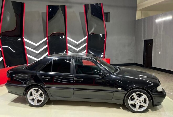 Mercedes E 220 d 1999, 299,999 km - 2.2 л - Sumqayıt