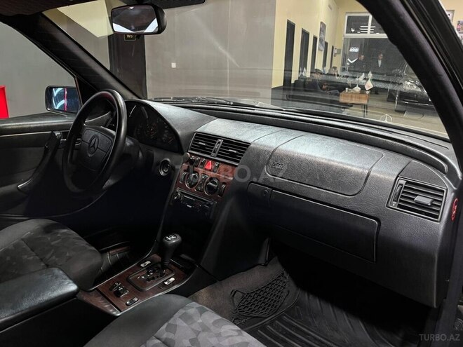 Mercedes E 220 d 1999, 299,999 km - 2.2 л - Sumqayıt