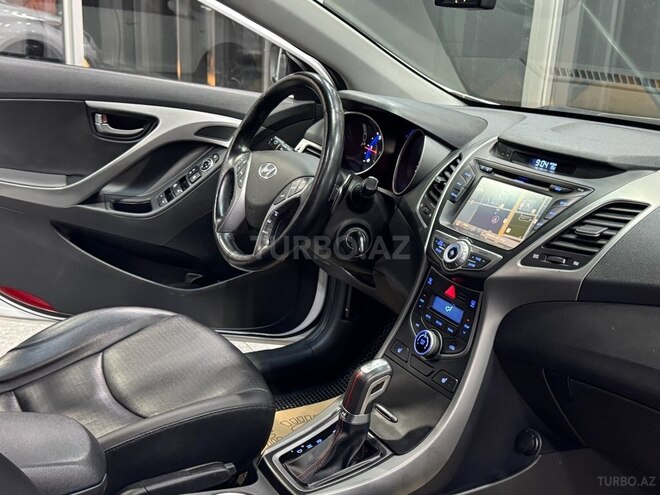 Hyundai Avante-15