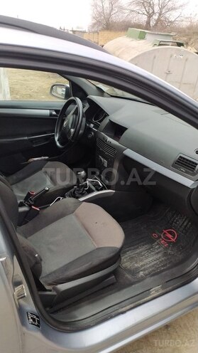 Opel Astra 2006, 300,000 km - 1.3 l - Salyan
