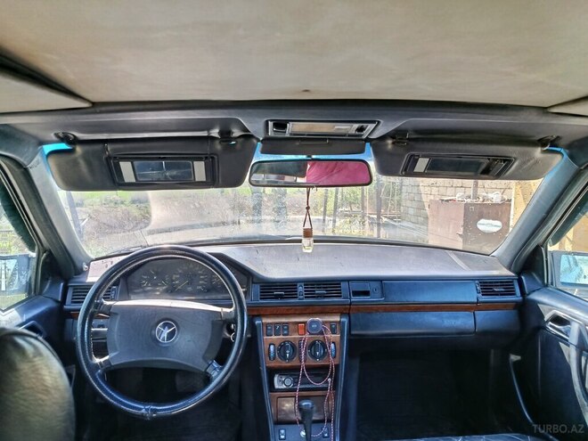 Mercedes E 300 d 1990, 500,000 km - 3.0 л - Salyan