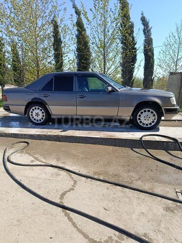 Mercedes E 300 d 1990, 500,000 km - 3.0 л - Salyan
