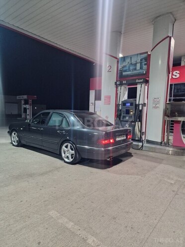 Mercedes E 230 1995, 596,757 km - 2.3 l - Salyan