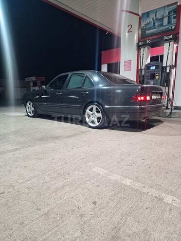 Mercedes E 230 1995, 596,757 km - 2.3 l - Salyan