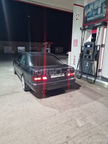 Mercedes E 230 1995, 596,757 km - 2.3 l - Salyan