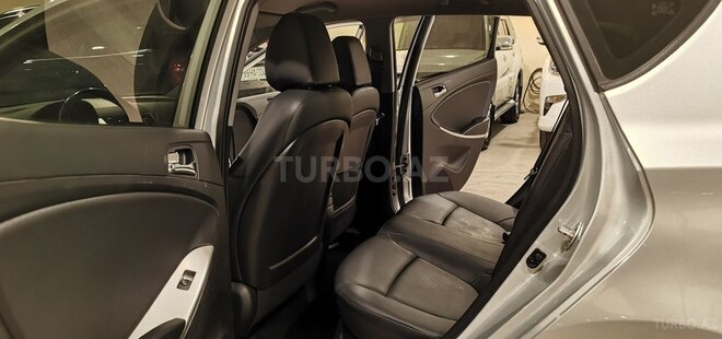 Hyundai Accent-19