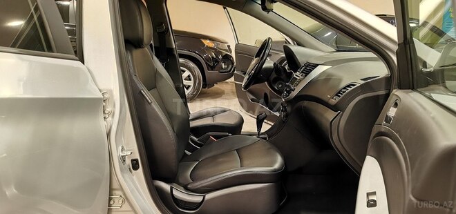 Hyundai Accent-16