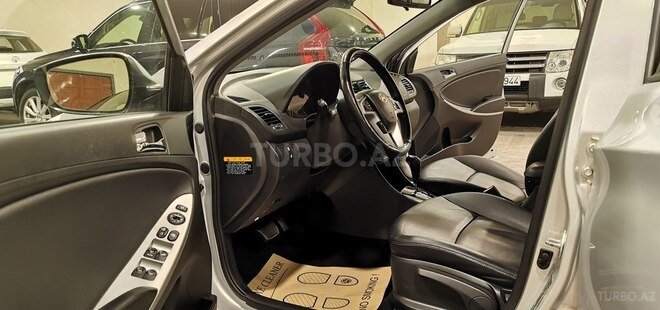 Hyundai Accent-18