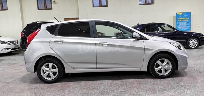 Hyundai Accent-11