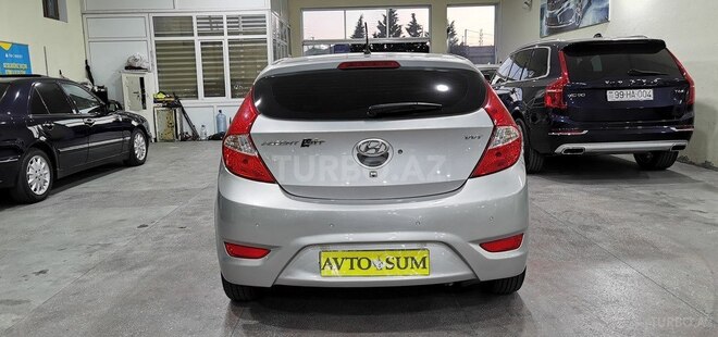 Hyundai Accent-13