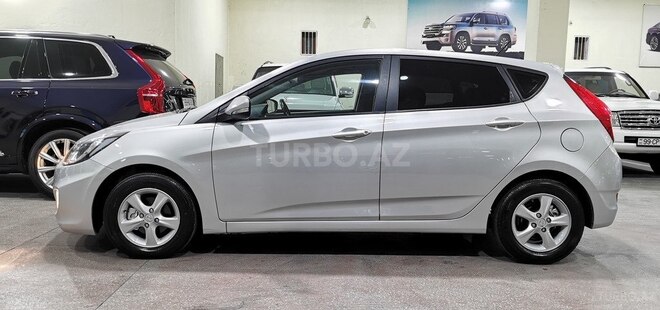 Hyundai Accent-4