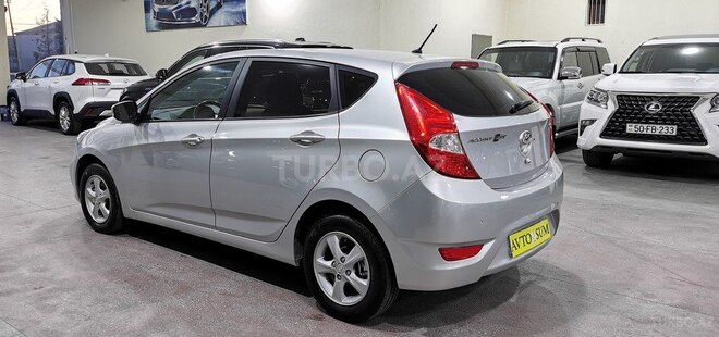 Hyundai Accent-7