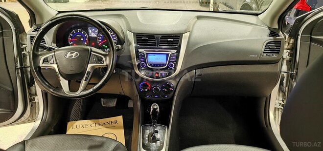 Hyundai Accent-2