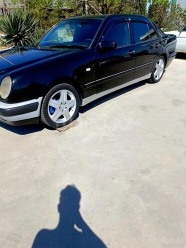 Mercedes E 280 1998, 403,054 km - 2.8 l - Bakı