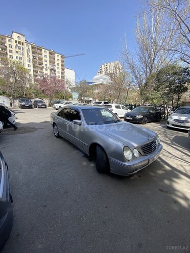 Mercedes E 220 d 1999, 413,497 km - 2.2 л - Bakı