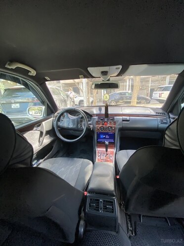 Mercedes E 220 d 1999, 413,497 km - 2.2 л - Bakı